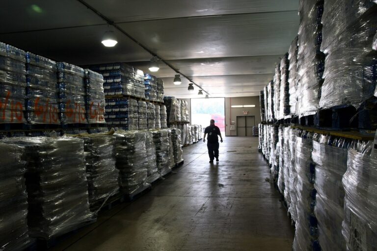 Michigan Unemployment Holds at 5% as Payroll Jobs Slip